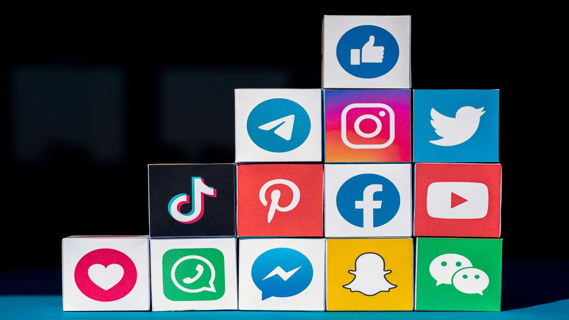 More social media icons at Divi footer